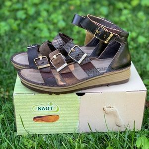 Naot Bagonia Sandals in dark brown. Size 39.